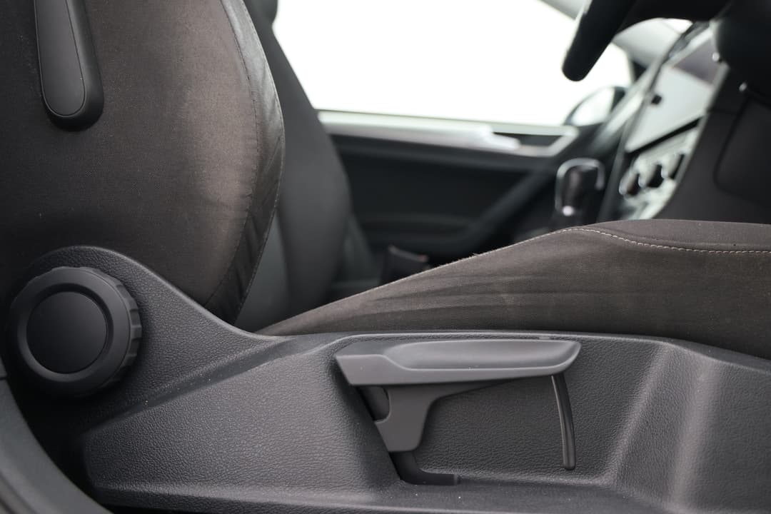 2018 Volkswagen Golf 110 Tsi Trendline, Automatic, 73644 km, Drivers Side Adjustment Panel