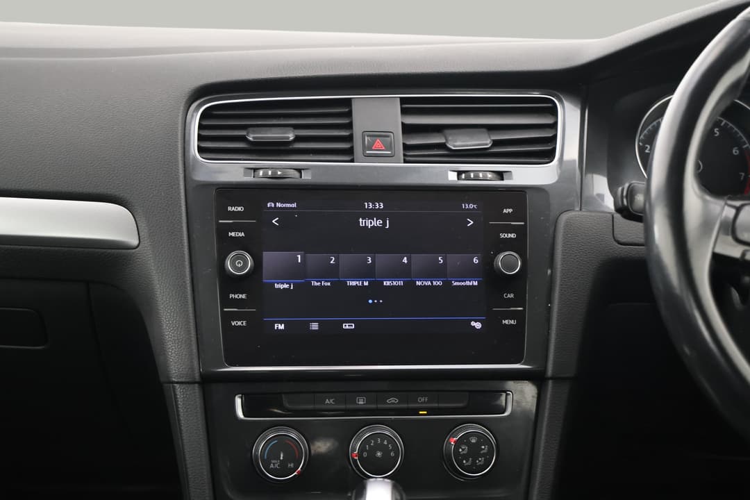 2018 Volkswagen Golf 110 Tsi Trendline, Automatic, 73644 km, Center Console