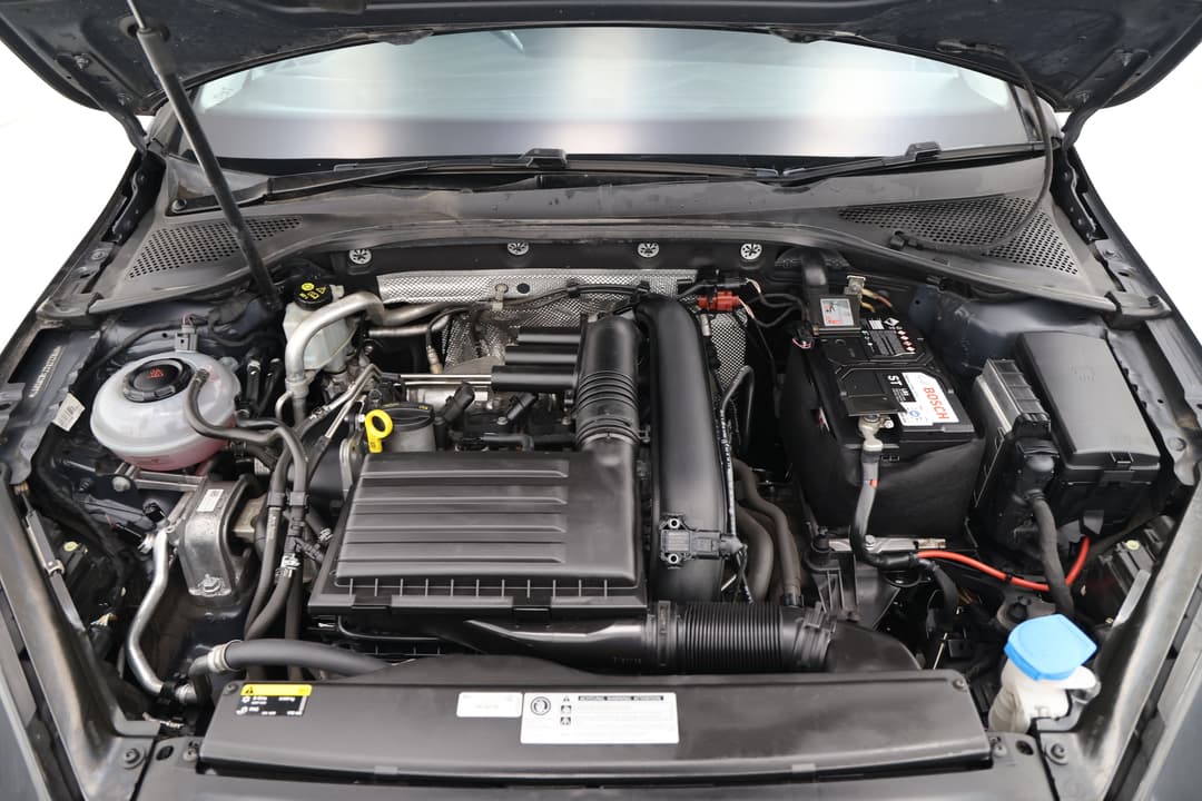 2018 Volkswagen Golf 110 Tsi Trendline, Automatic, 73644 km, Open Bonnet (Engine)