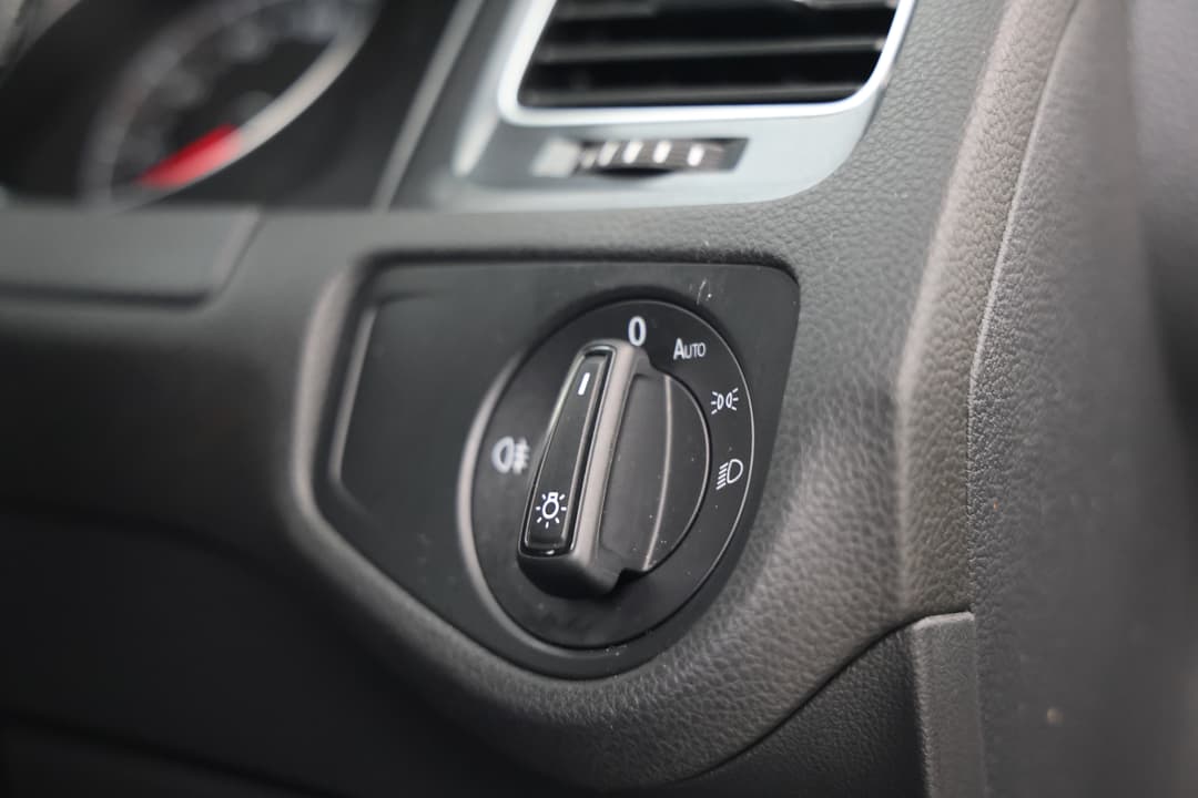 2018 Volkswagen Golf 110 Tsi Trendline, Automatic, 73644 km, Utility Switches/Buttons