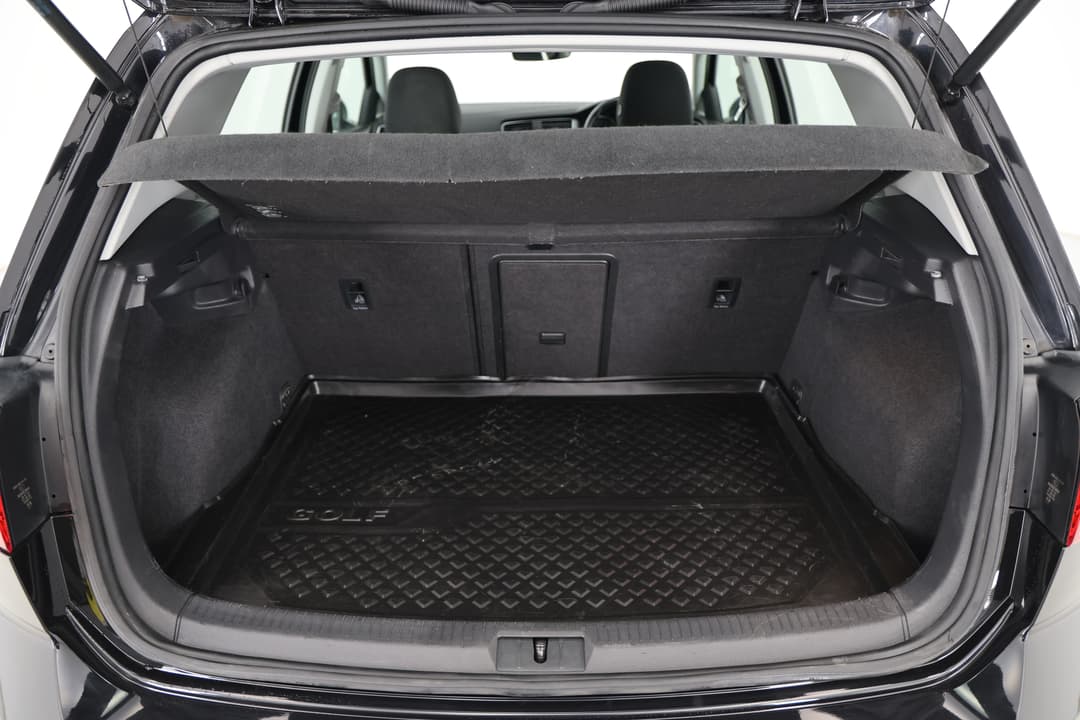 2018 Volkswagen Golf 110 Tsi Trendline, Automatic, 73644 km, Boot Inside View