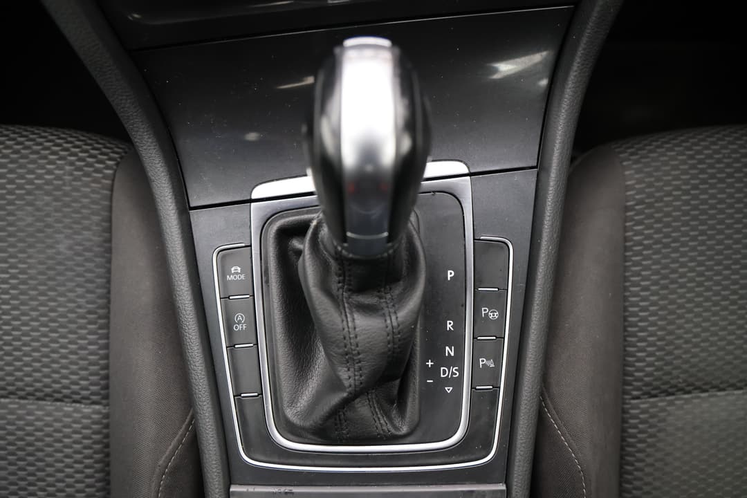 2018 Volkswagen Golf 110 Tsi Trendline, Automatic, 73644 km, Gear Lever 