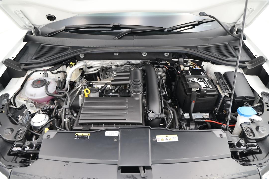 2024 Volkswagen T-roc 110tsi Style, Automatic, 17531 km, Open Bonnet (Engine)