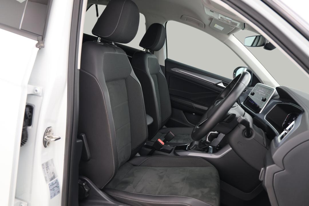 2024 Volkswagen T-roc 110tsi Style, Automatic, 17531 km, Right Side Front Door Cabin View