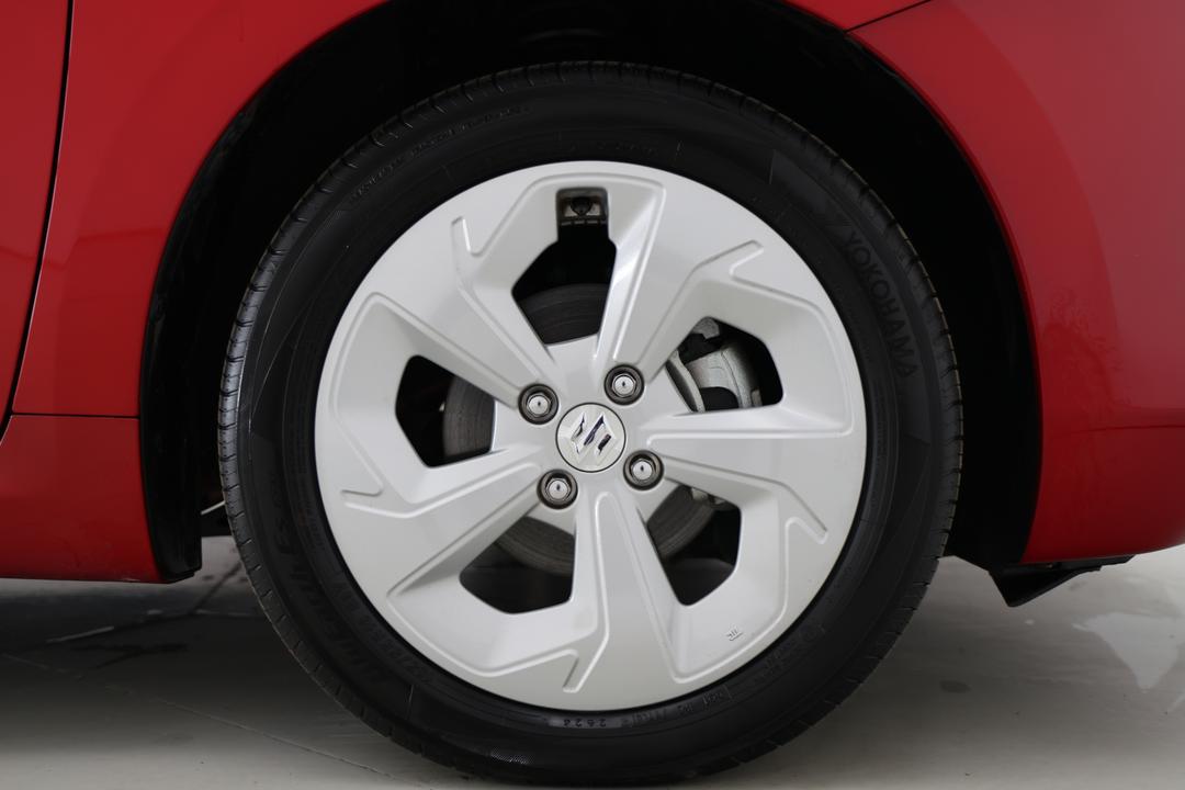 2024 Suzuki Swift Hybrid Plus, Automatic, 11431 km, Right Front Wheel