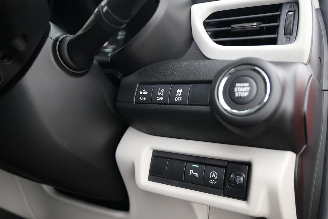 2024 Suzuki Swift Hybrid Plus, Automatic, 11431 km, Utility Switches/Buttons