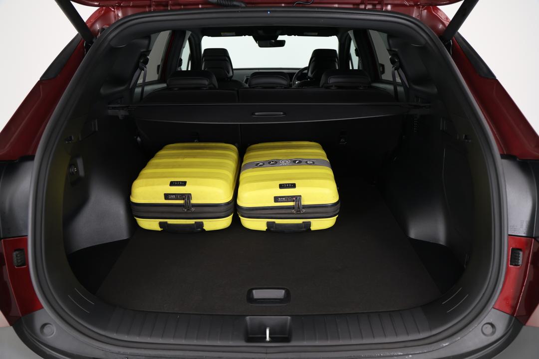 2024 Kia Sportage Sx+ (AWD), Automatic, 16724 km, Boot Inside View with Luggage