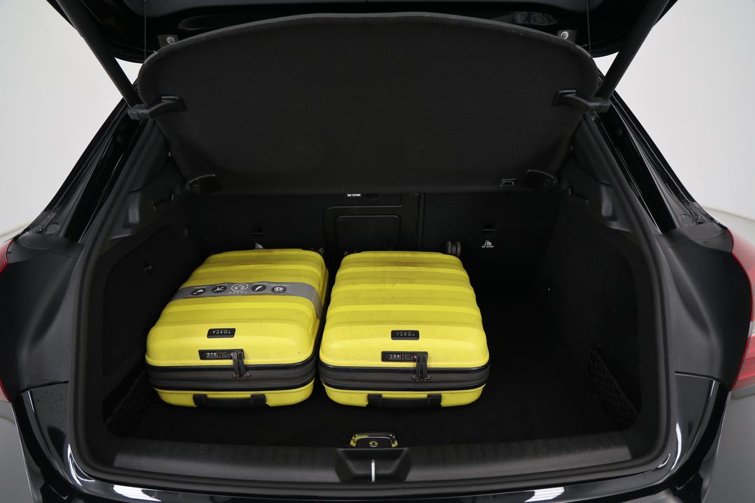 2019 Mercedes-benz GLA 180, Automatic, 45801 km, Boot Inside View with Luggage