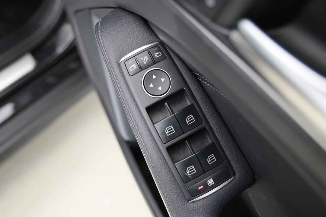 2019 Mercedes-benz GLA 180, Automatic, 45801 km, Drivers Side Door Panel Controls