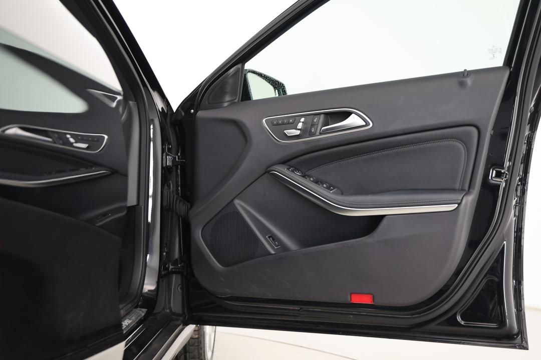 2019 Mercedes-benz GLA 180, Automatic, 45801 km, Speaker View