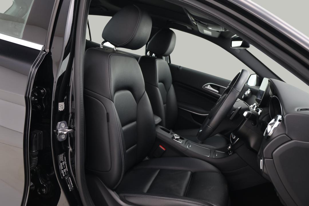2019 Mercedes-benz GLA 180, Automatic, 45801 km, Right Side Front Door Cabin View