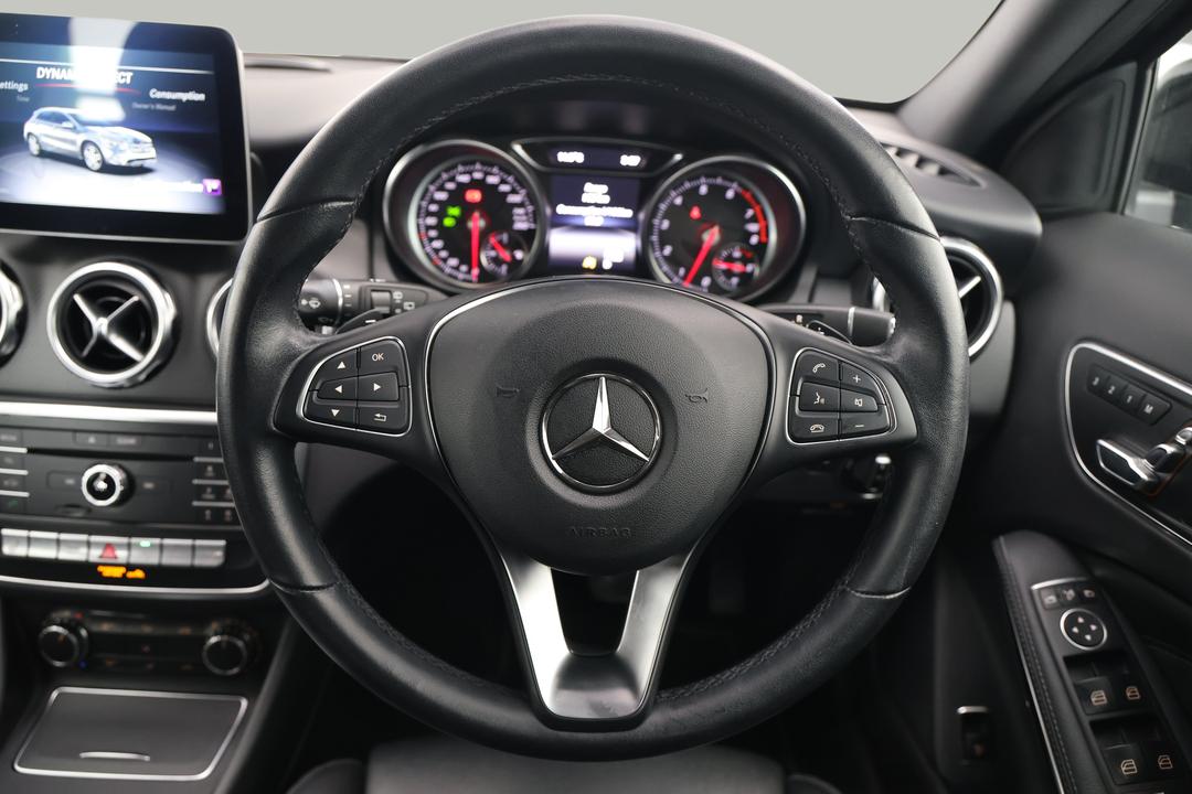 2019 Mercedes-benz GLA 180, Automatic, 45801 km, Steering Wheel Close-up