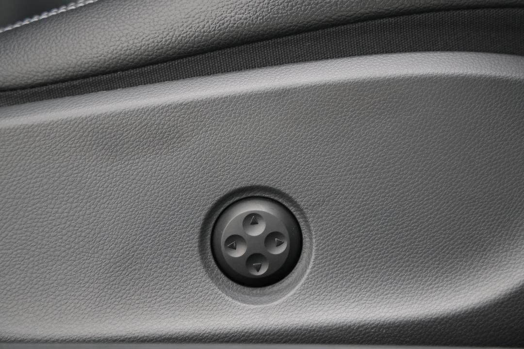 2019 Mercedes-benz GLA 180, Automatic, 45801 km, Drivers Side Adjustment Panel