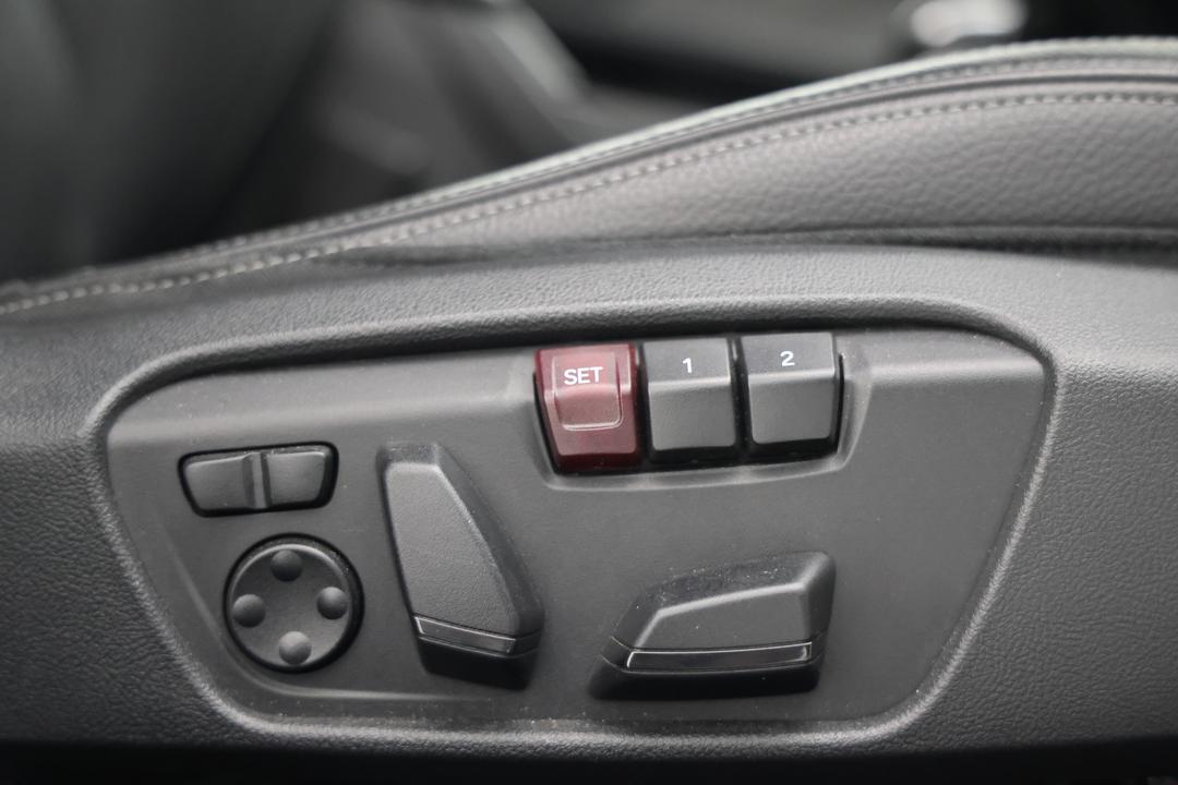 2022 BMW 1 M135i xDrive, Automatic, 53808 km, Drivers Side Adjustment Panel