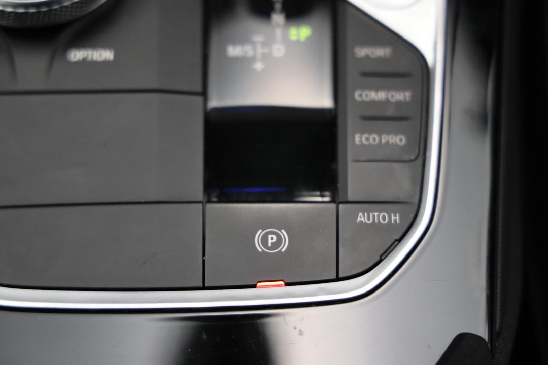 2022 BMW 1 M135i xDrive, Automatic, 53808 km, Handbrake