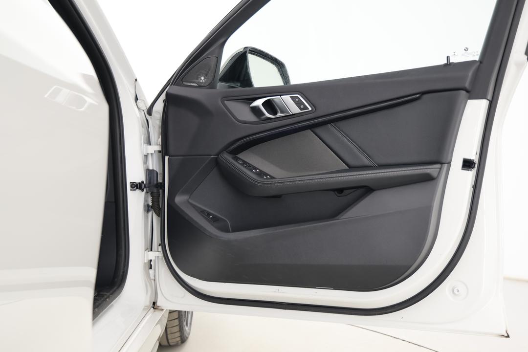 2022 BMW 1 M135i xDrive, Automatic, 53808 km, Speaker View