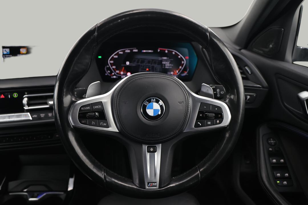 2022 BMW 1 M135i xDrive, Automatic, 53808 km, Steering Wheel Close-up