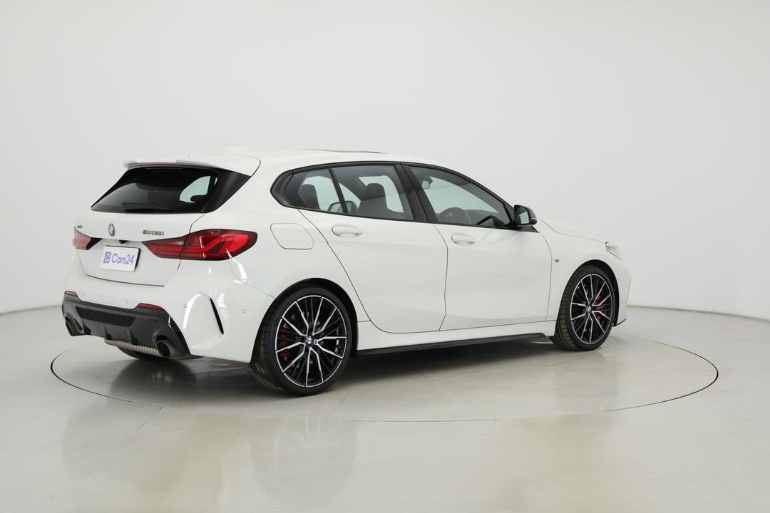 2022 BMW 1 M135i xDrive, Automatic, 53808 km, Right Back Diagonal (45- Degree) View