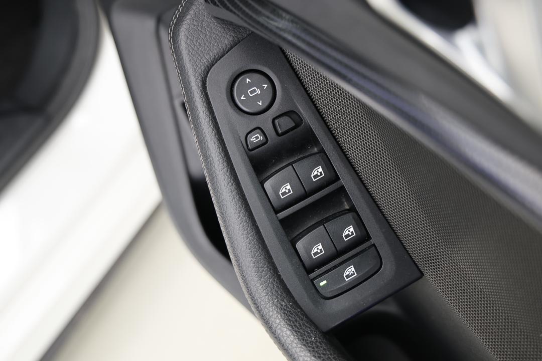 2022 BMW 1 M135i xDrive, Automatic, 53808 km, Drivers Side Door Panel Controls