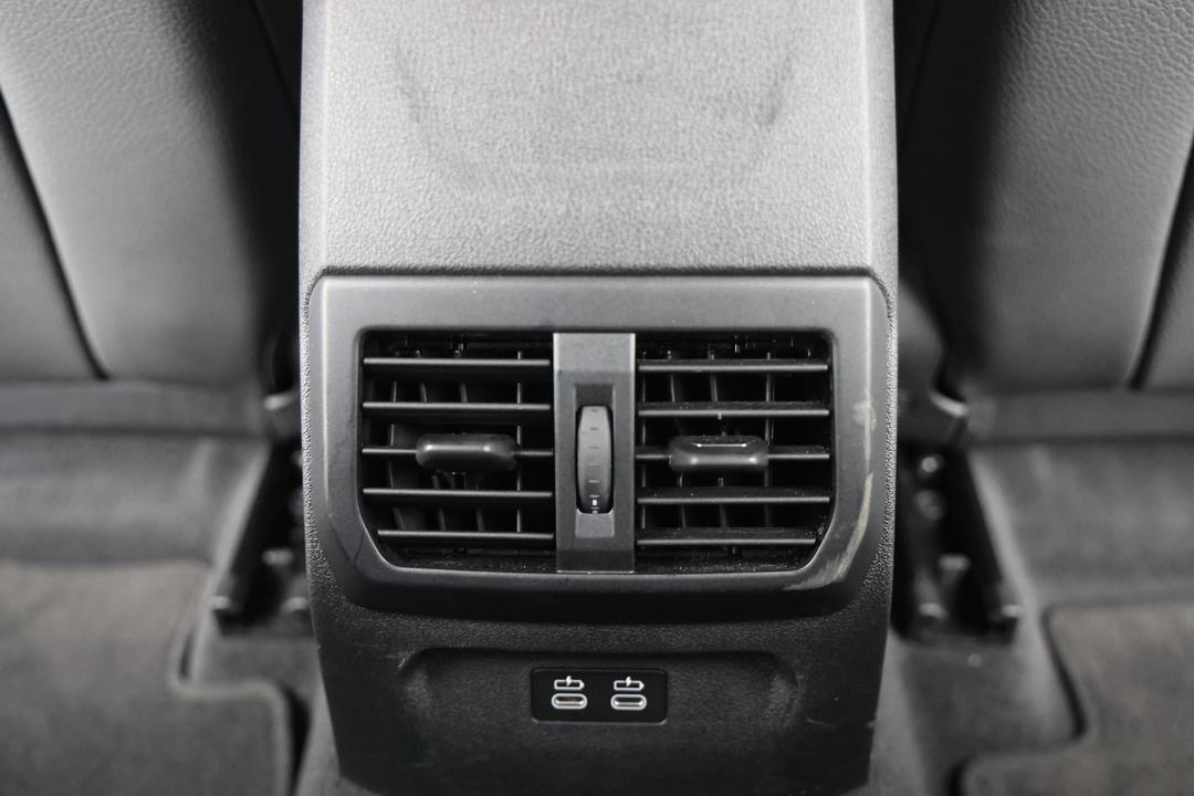 2022 BMW 1 M135i xDrive, Automatic, 53808 km, Rear A/C Vent