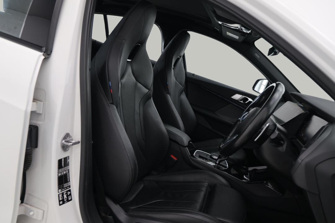 2022 BMW 1 M135i xDrive, Automatic, 53808 km, Right Side Front Door Cabin View