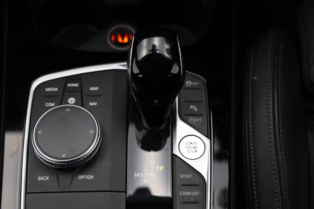 2022 BMW 1 M135i xDrive, Automatic, 53808 km, Gear Lever 
