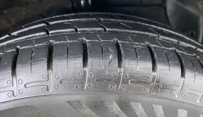 2021 Hyundai AURA S CNG, CNG, Manual, 12,030 km, Right Front Tyre Tread