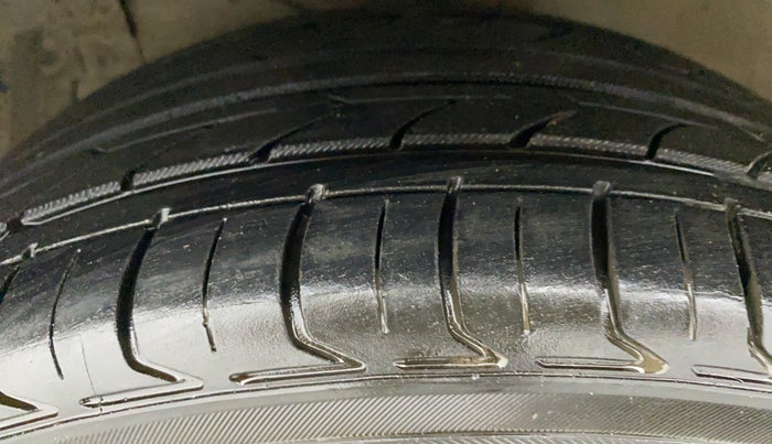 2017 Maruti Ciaz ALPHA 1.4 VVT, Petrol, Manual, 98,200 km, Left Front Tyre Tread