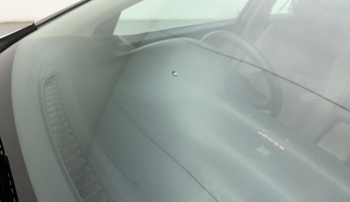 2017 Maruti Ciaz ALPHA 1.4 VVT, Petrol, Manual, 98,200 km, Front windshield - Minor spot on windshield