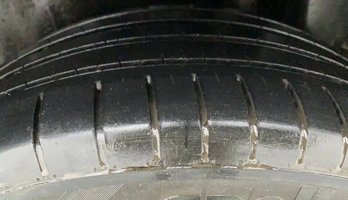 2017 Maruti Ciaz ALPHA 1.4 VVT, Petrol, Manual, 98,200 km, Left Rear Tyre Tread