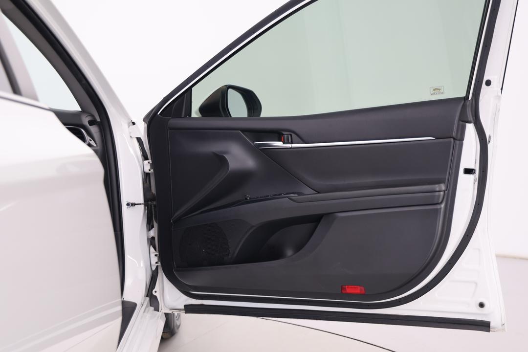 2019 Toyota Camry Ascent, Automatic, 88579 km, Pedals and Footmat