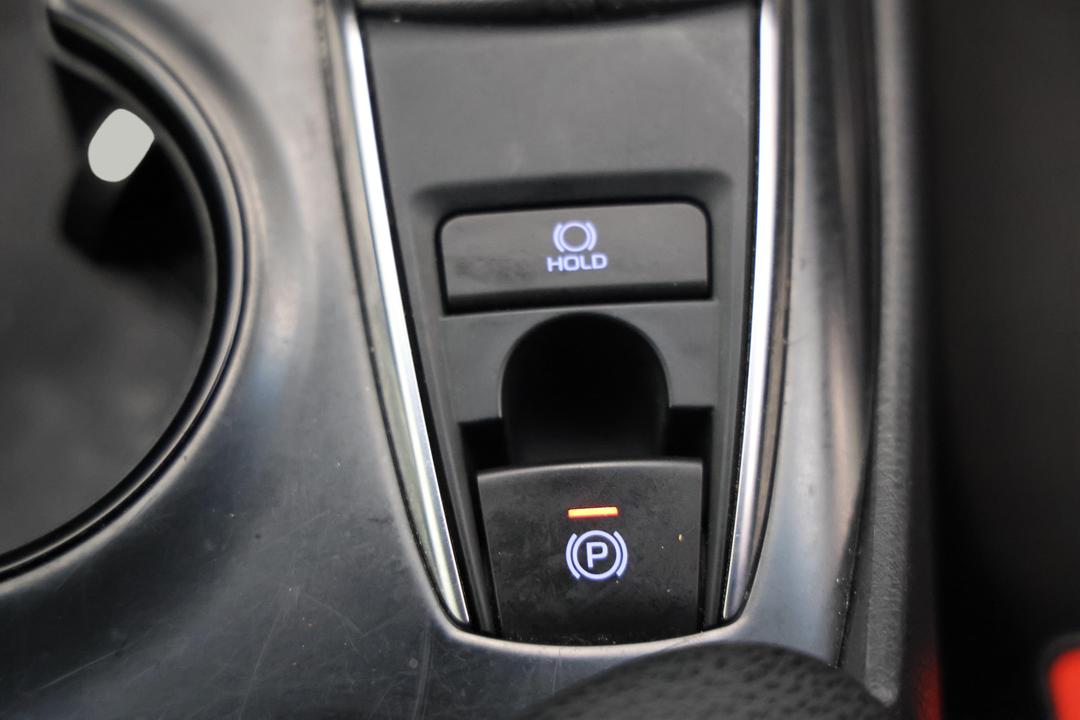 2019 Toyota Camry Ascent, Automatic, 88579 km, Center Console