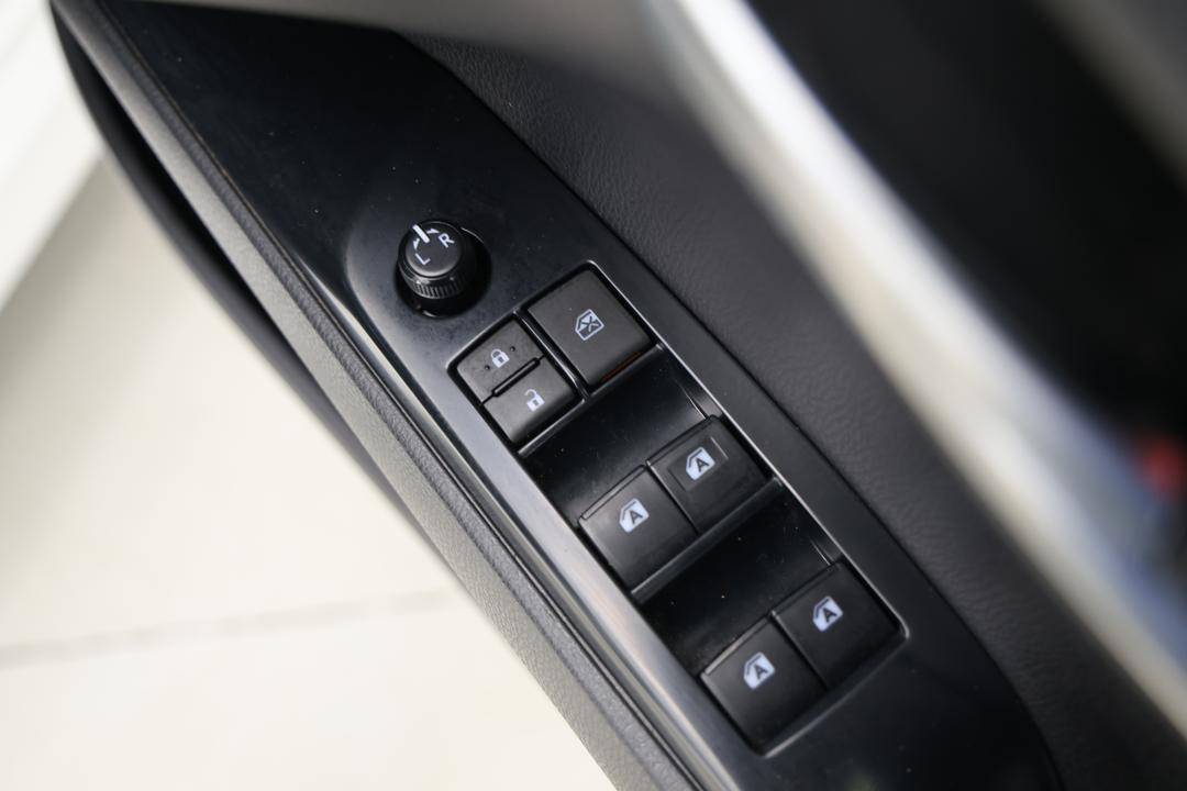 2019 Toyota Camry Ascent, Automatic, 88579 km, Utility Switches/Buttons
