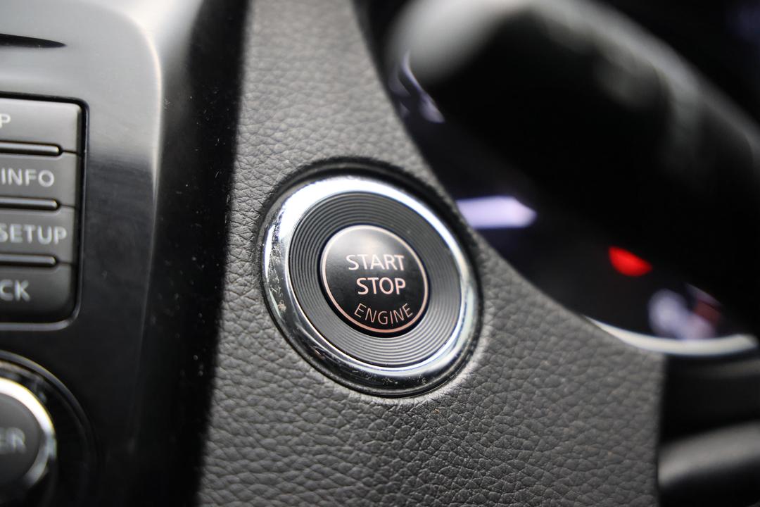 2017 Nissan Qashqai St-l, Automatic, 136466 km, Steering Wheel Close-up
