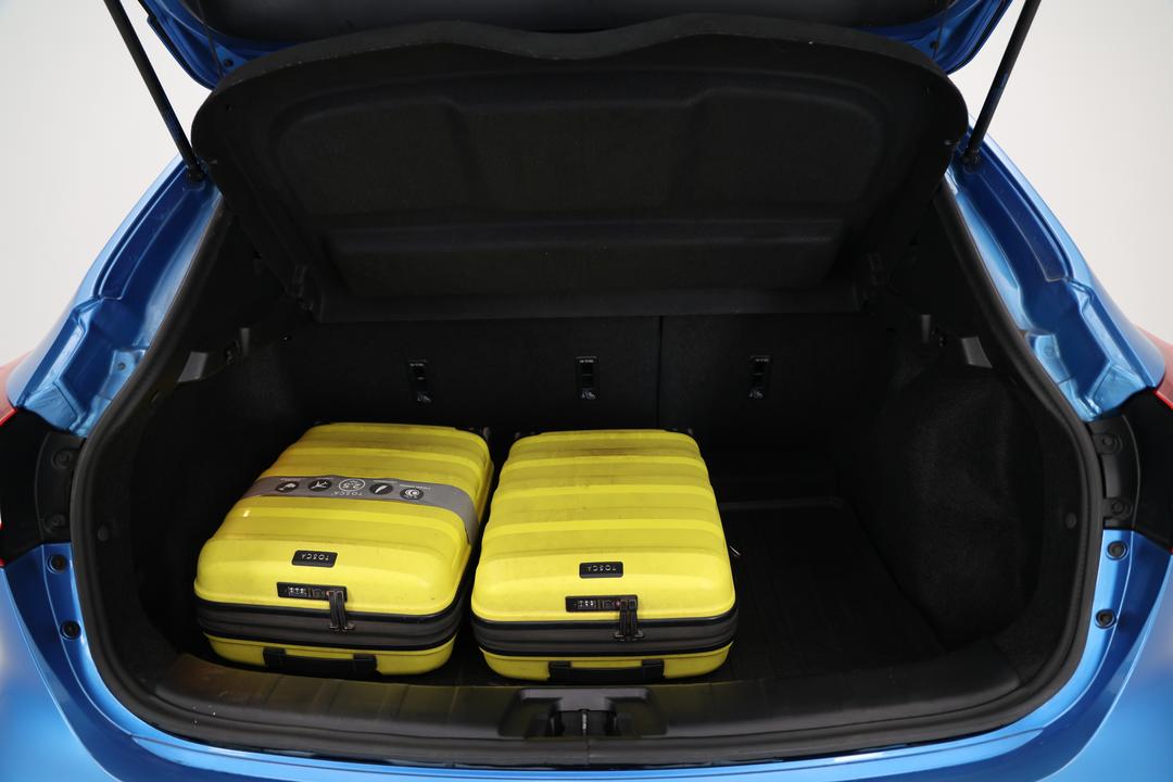 2017 Nissan Qashqai St-l, Automatic, 136466 km, Boot Inside View with Luggage