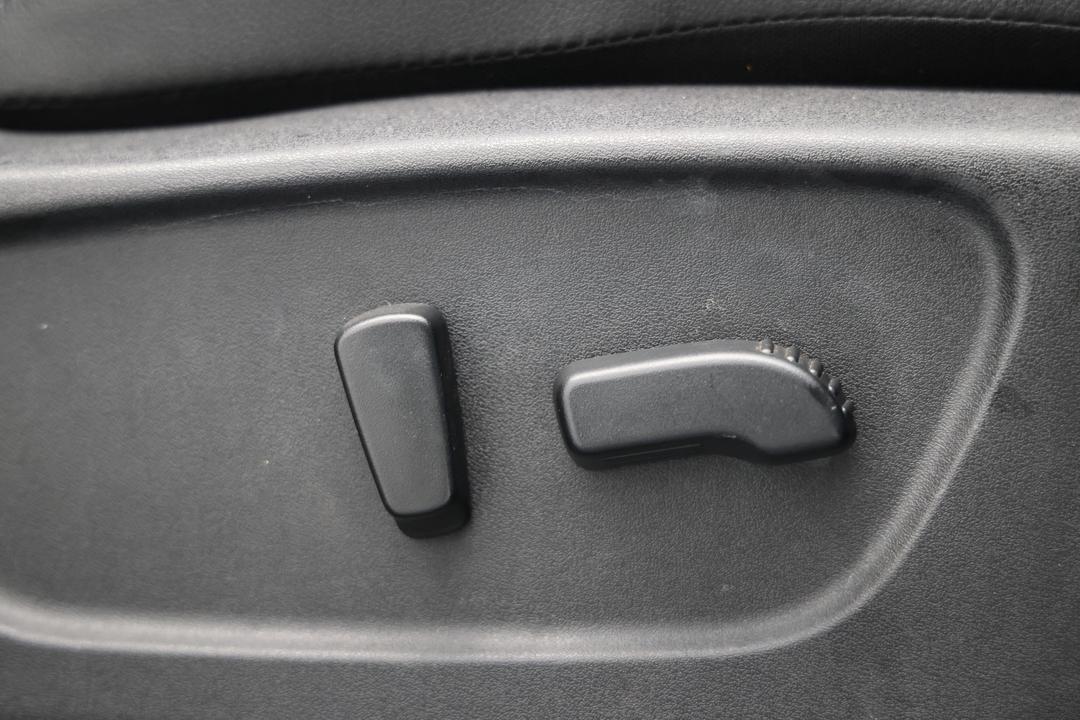 2017 Nissan Qashqai St-l, Automatic, 136466 km, Drivers Side Adjustment Panel