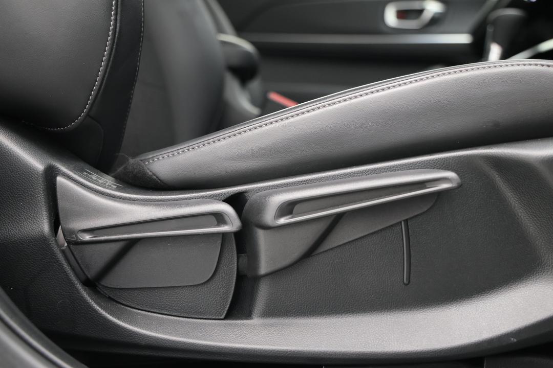 2023 Honda HR-V E:hev L, Automatic, 32707 km, Right Side Front Door Cabin View