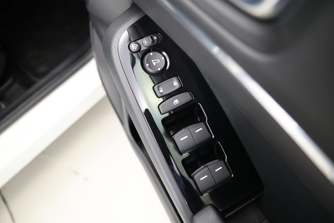 2023 Honda HR-V E:hev L, Automatic, 32707 km, Drivers Side Adjustment Panel