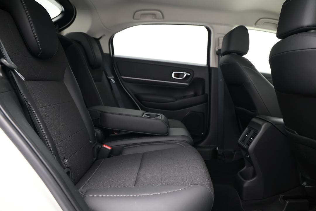 2023 Honda HR-V E:hev L, Automatic, 32707 km, Right Side Rear Door Cabin View