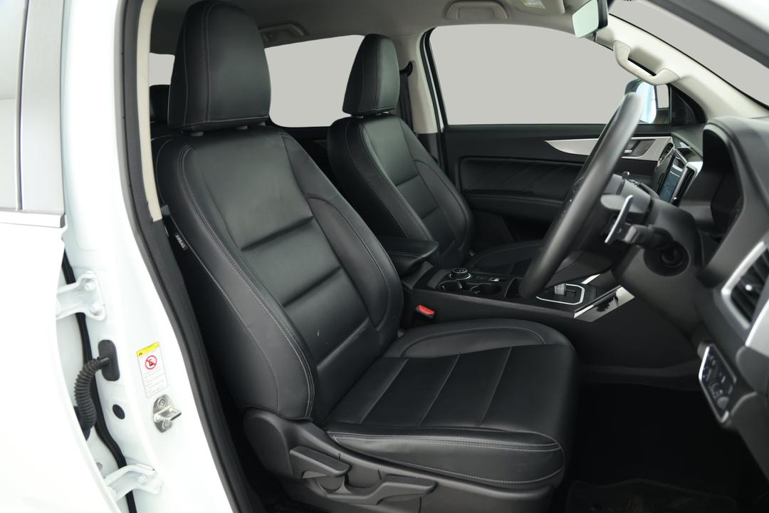 2021 GWM Ute Cannon (4x4), Automatic, 91152 km, Right Side Front Door Cabin View