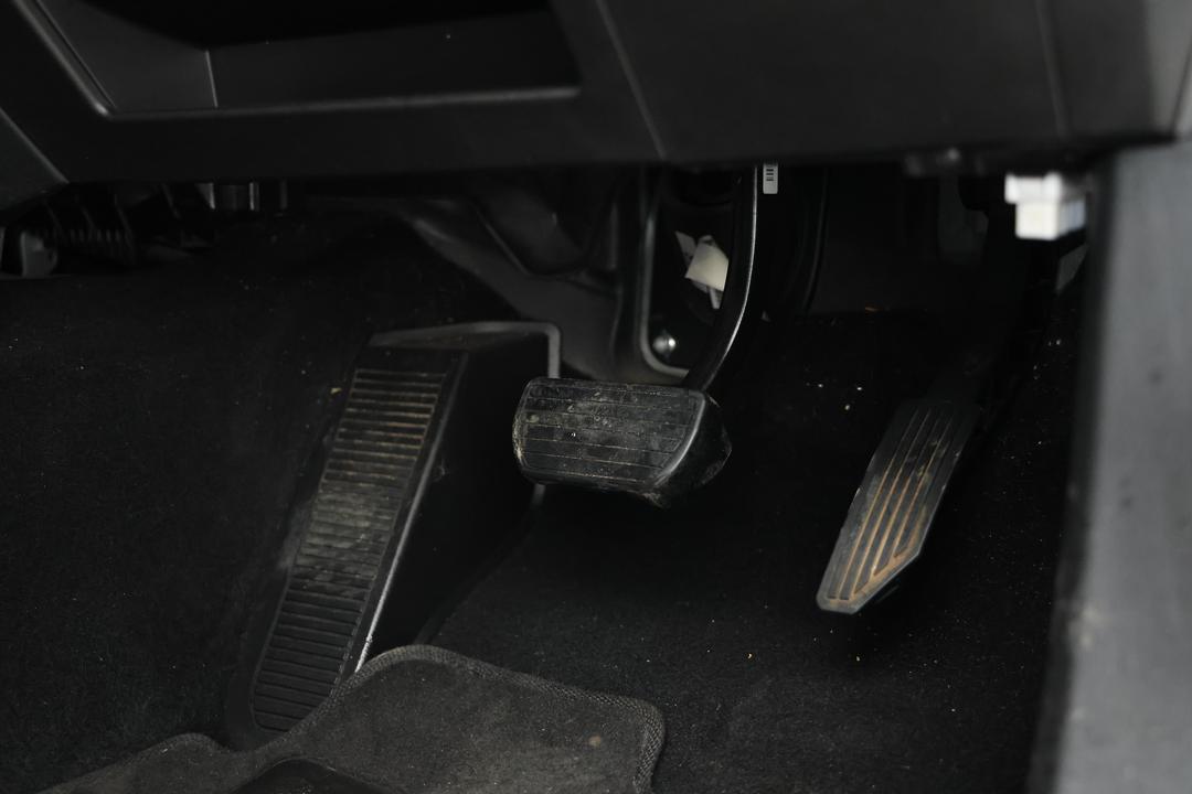 2021 GWM Ute Cannon (4x4), Automatic, 91152 km, Pedals and Footmat