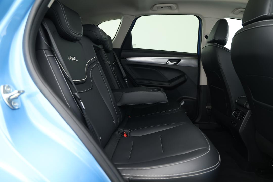 2022 GWM Haval Jolion Ultra, Automatic, 32959 km, Right Side Rear Door Cabin View
