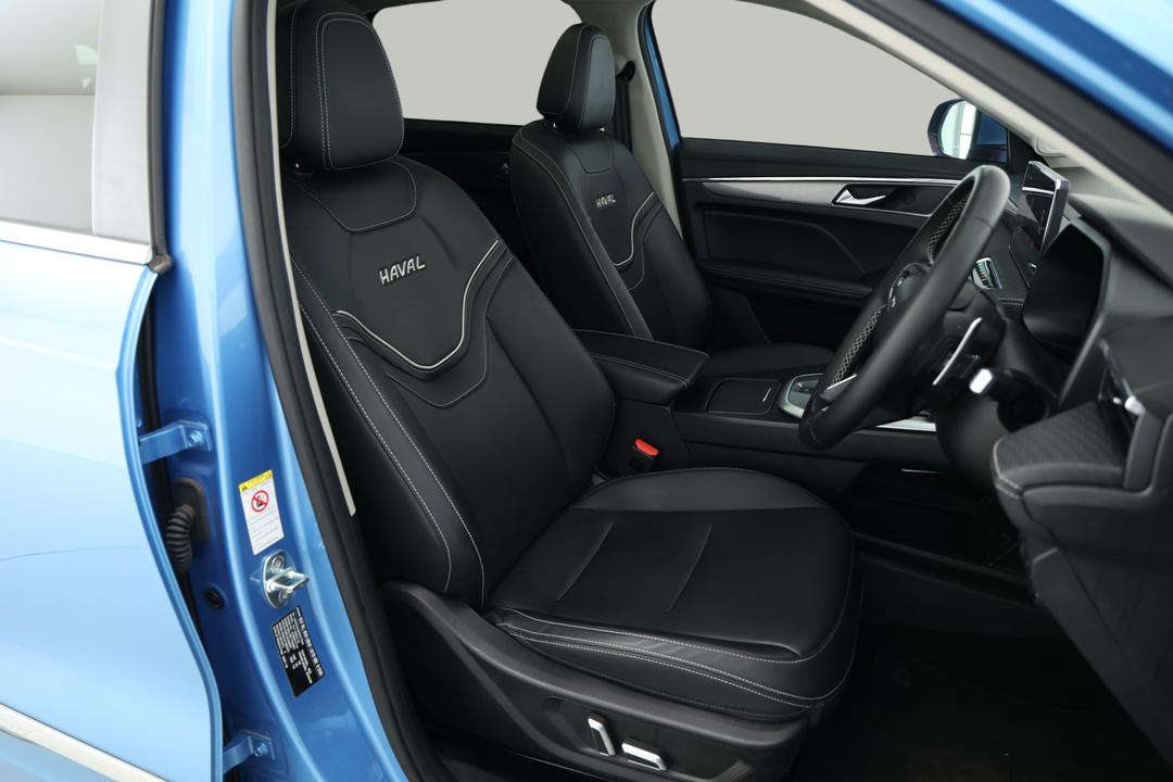 2022 GWM Haval Jolion Ultra, Automatic, 32959 km, Right Side Front Door Cabin View