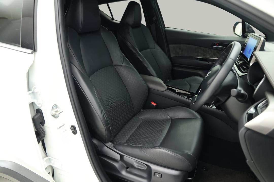 2019 Toyota C-HR Koba (2WD), Automatic, 92220 km, Right Side Front Door Cabin View