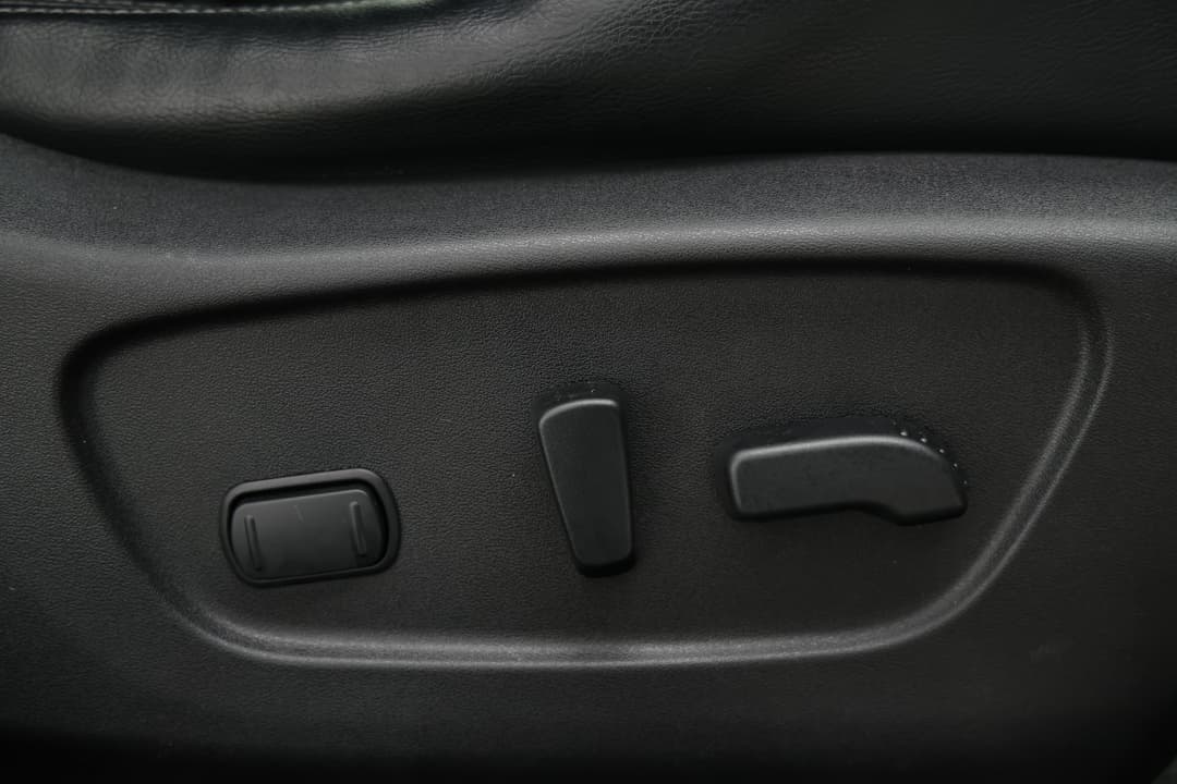2017 Nissan X-trail St-l (FWD), Automatic, 109609 km, Drivers Side Adjustment Panel