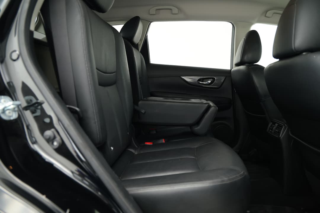 2017 Nissan X-trail St-l (FWD), Automatic, 109609 km, Right Side Rear Door Cabin View