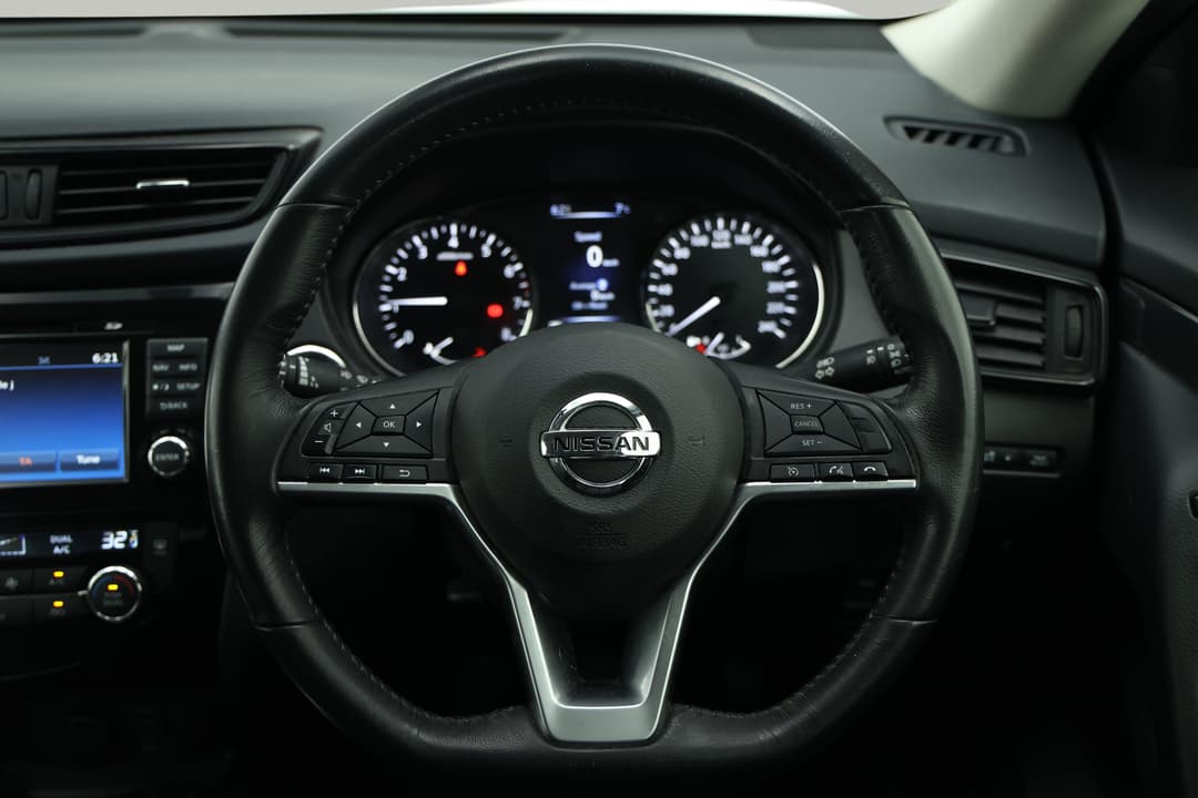 2017 Nissan X-trail St-l (FWD), Automatic, 109609 km, Steering Wheel Close-up