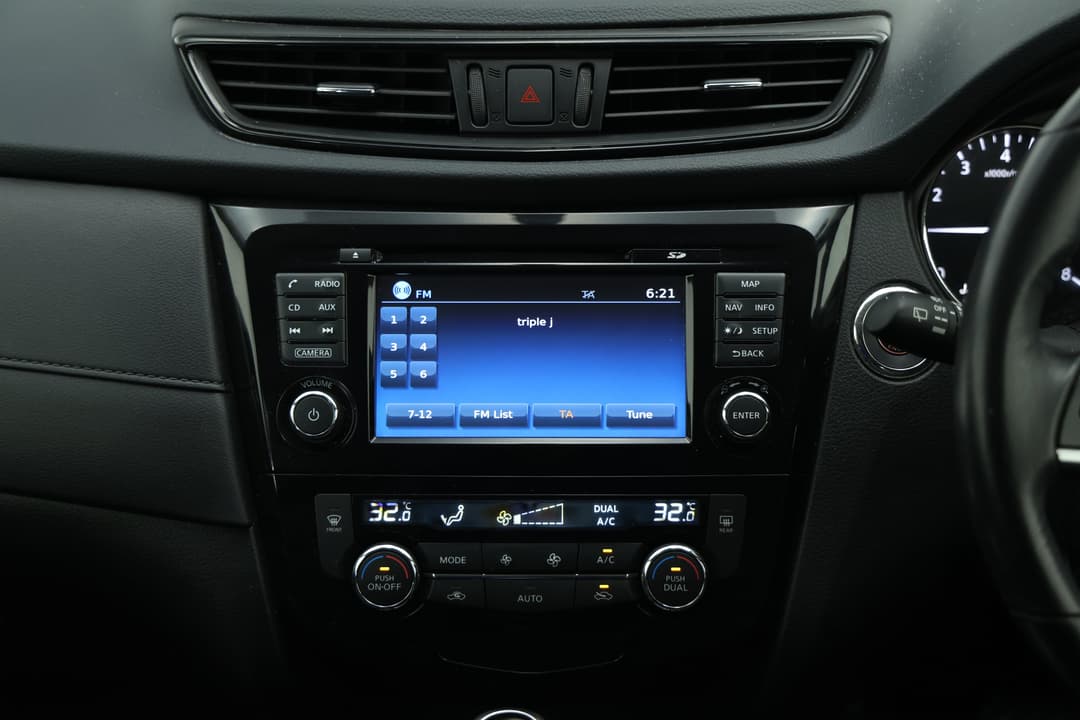 2017 Nissan X-trail St-l (FWD), Automatic, 109609 km, Center Console