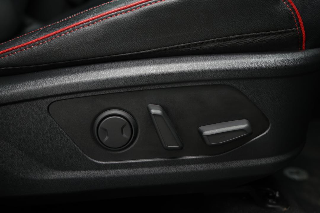 2025 Hyundai Tucson Premium N Line Hybrid (AWD), Automatic, 32535 km, Drivers Side Adjustment Panel