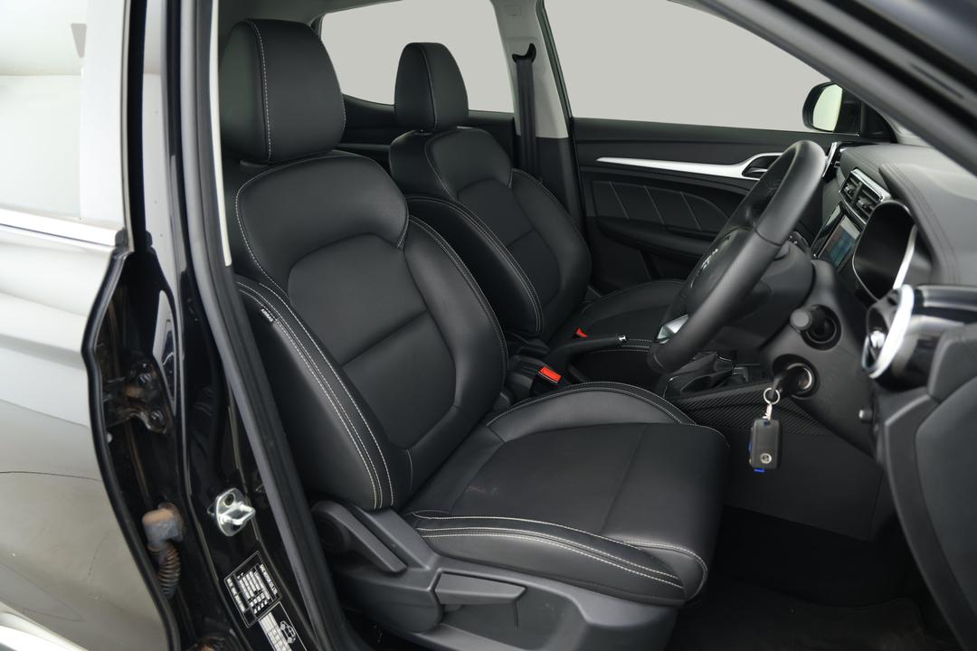 2023 MG ZS Excite, Automatic, 20643 km, Right Side Front Door Cabin View